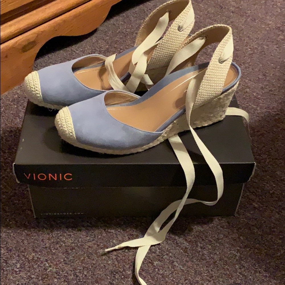 Vionic wedge